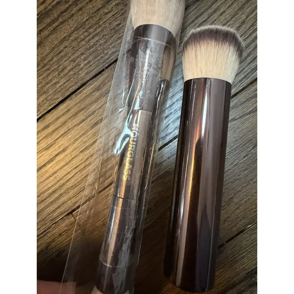 HOURGLASS Ambient Foundation Brush & Ambient Lighting Edit Brush NEW $120